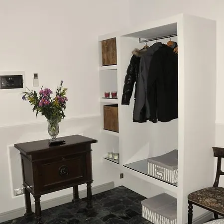 Alibrandi Palace 3* 奇维塔韦基亚